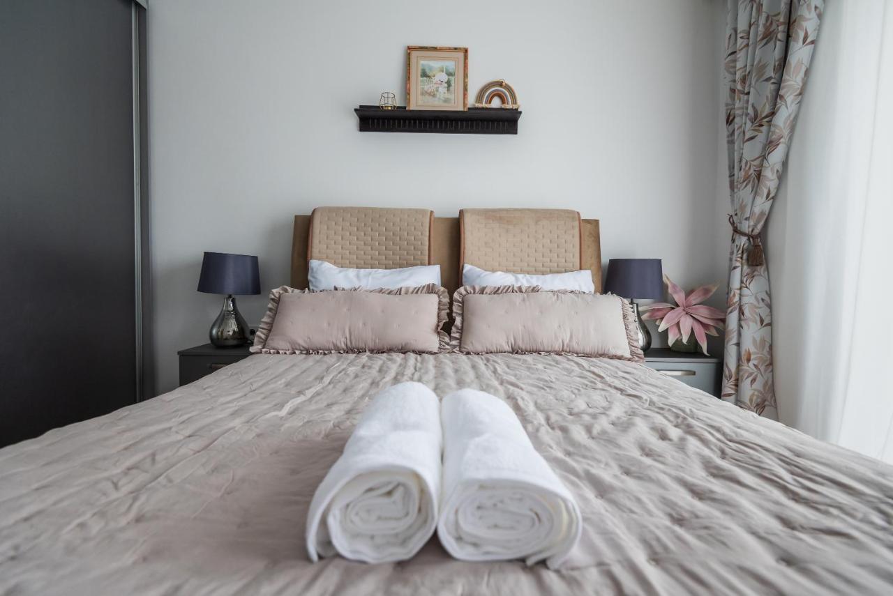 Ferienwohnung Lovely Chic Studio, On A Beautiful Promenade Brașov Exterior foto